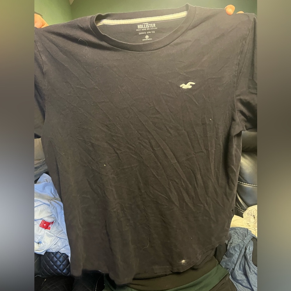 Worn hollister shirt still in good condition and really good material